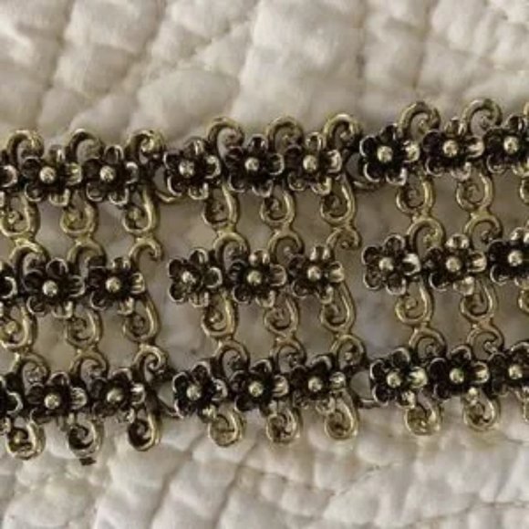 vintage Wide Bracelet  Flower Filagree Chain Style Costume Gold Brass Metal - Picture 5 of 6